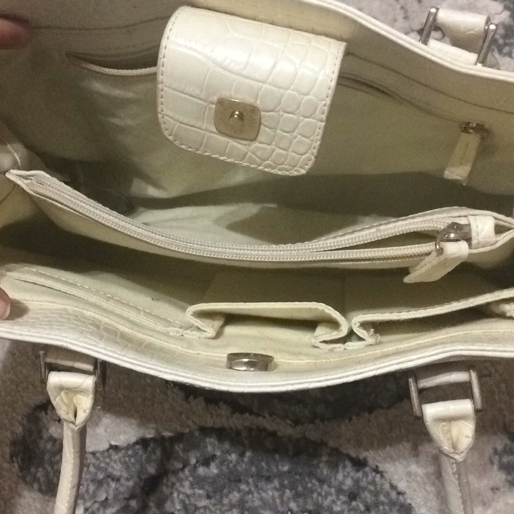 Liz Claiborne Handbag - Picture 2 of 8